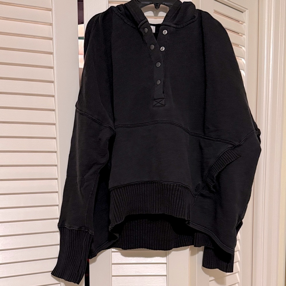FP Movement Free People Black Hooded Sweatshirt size M, snap and ribbing details